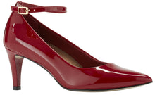 Sideline: Red Patent Leather es test345