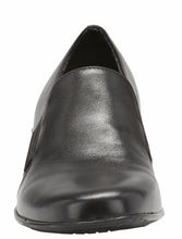 Teri: Black Leather