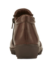 Zeno: Brown Leather