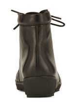 Ziggy: Black Leather