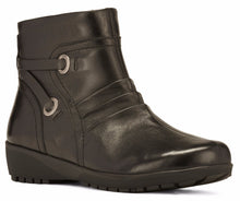 Zuri: Black Leather