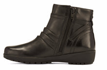 Zuri: Black Leather