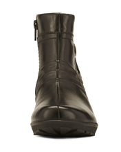 Zuri: Black Leather